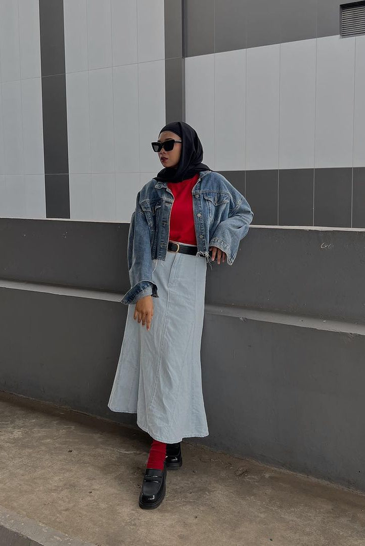 Astrityas mengenakan Matsuy Denim Mermaid Skirt