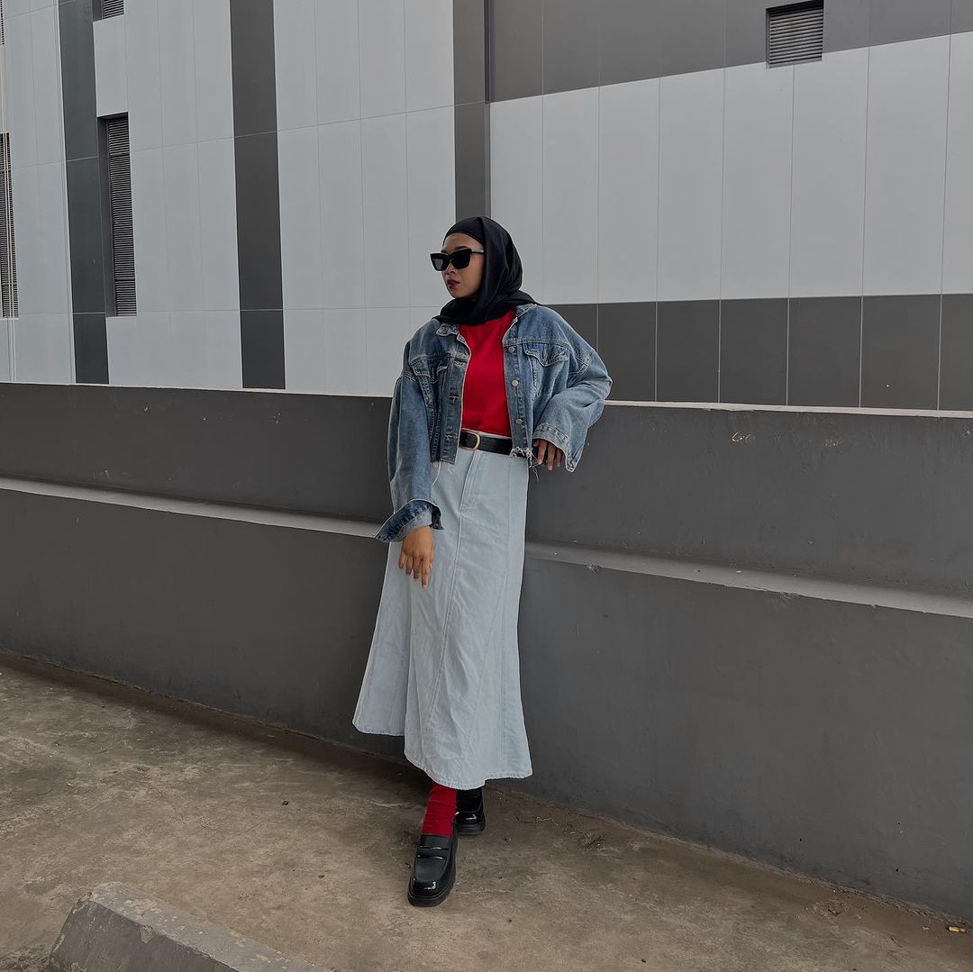 Astrityas mengenakan Matsuy Denim Mermaid Skirt