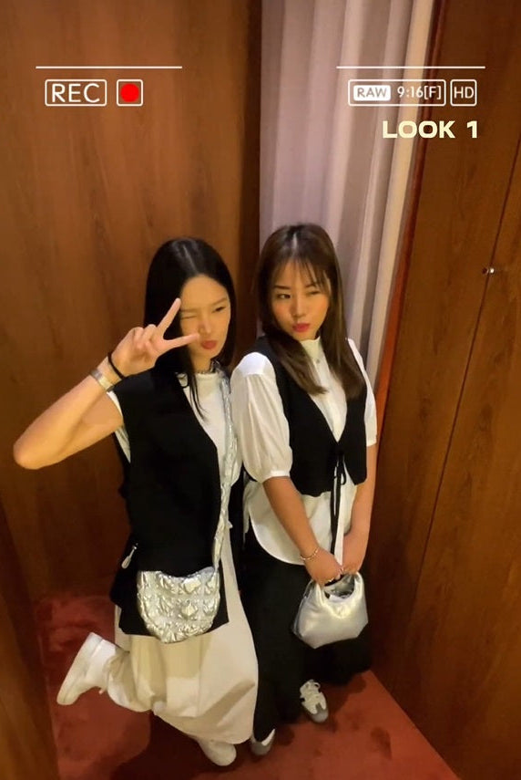 Brenda Pantja mengenakan Cloak Denim Jaket