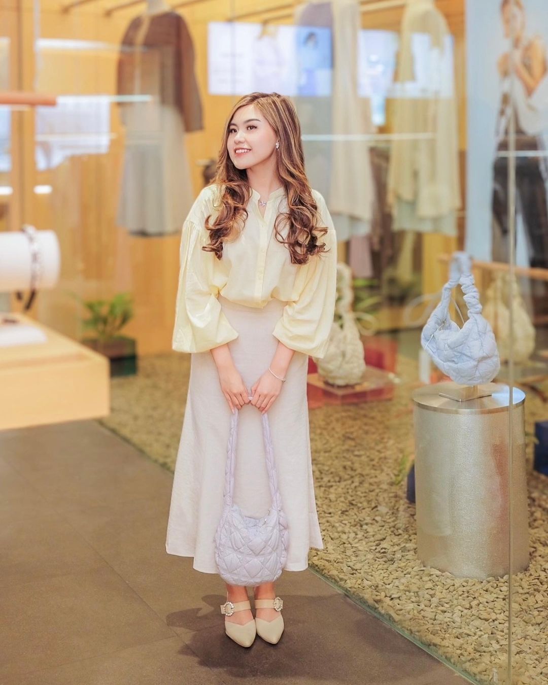 Calista Angeline mengenakan Rok Tali - Nayura Back Lace Skirt