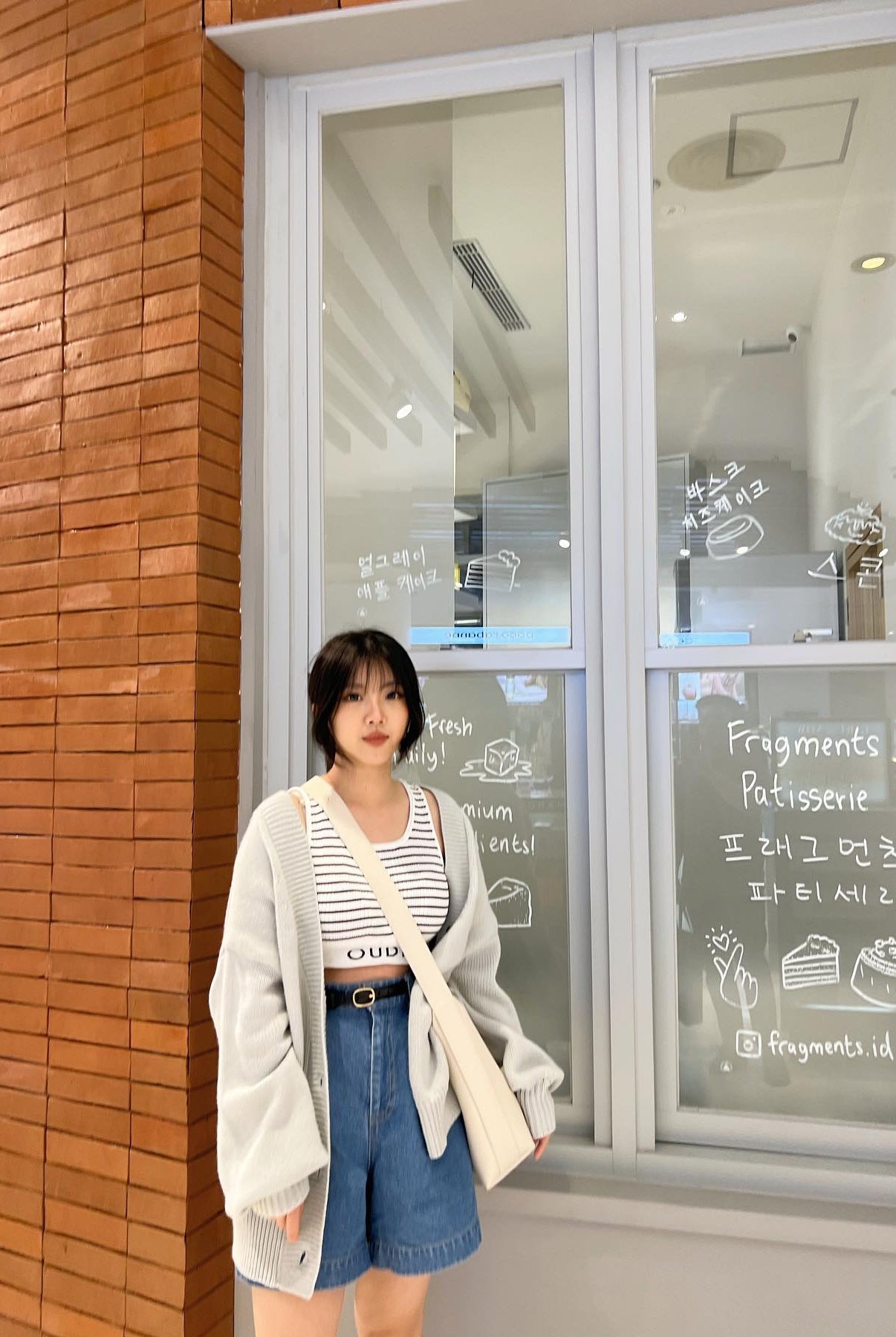 Dita Mandasari Mengenakan Camia Loose Cardigan