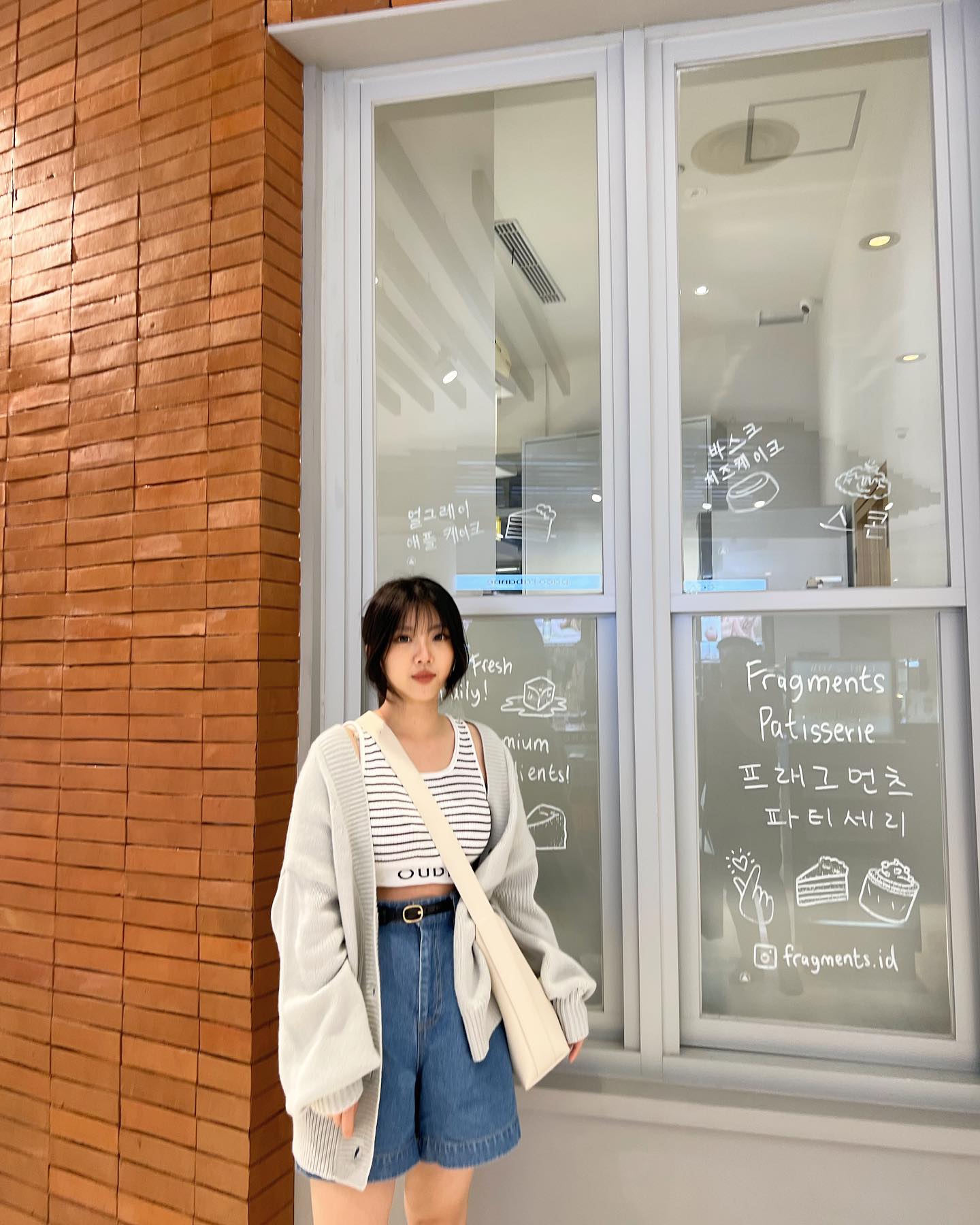 Dita Mandasari Mengenakan Camia Loose Cardigan
