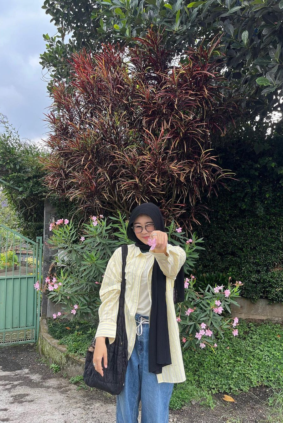 Kemeja Unik Wanita Seo 2Ways Sleeve Shirt Styling by Fania Eliza