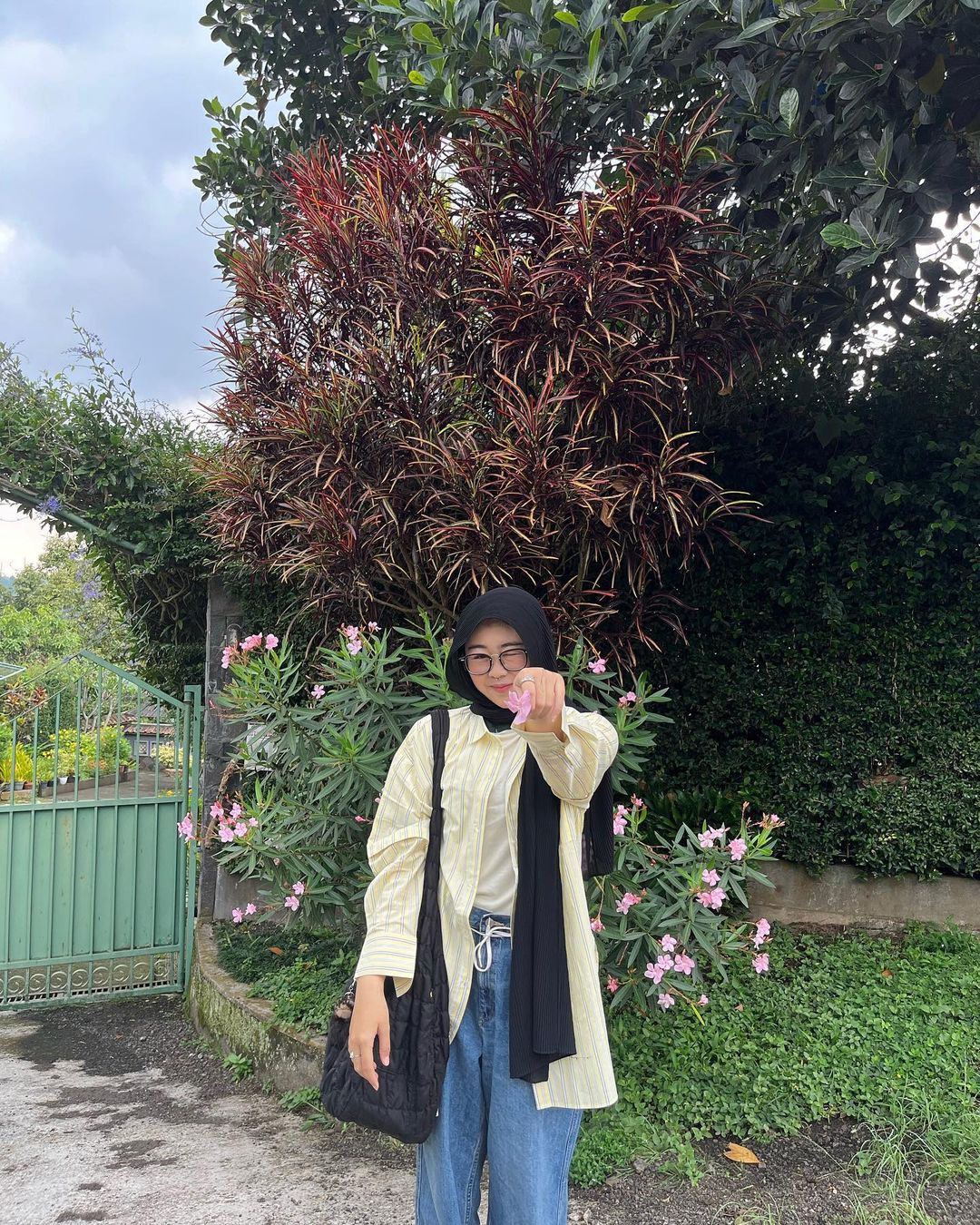 Kemeja Unik Wanita Seo 2Ways Sleeve Shirt Styling by Fania Eliza