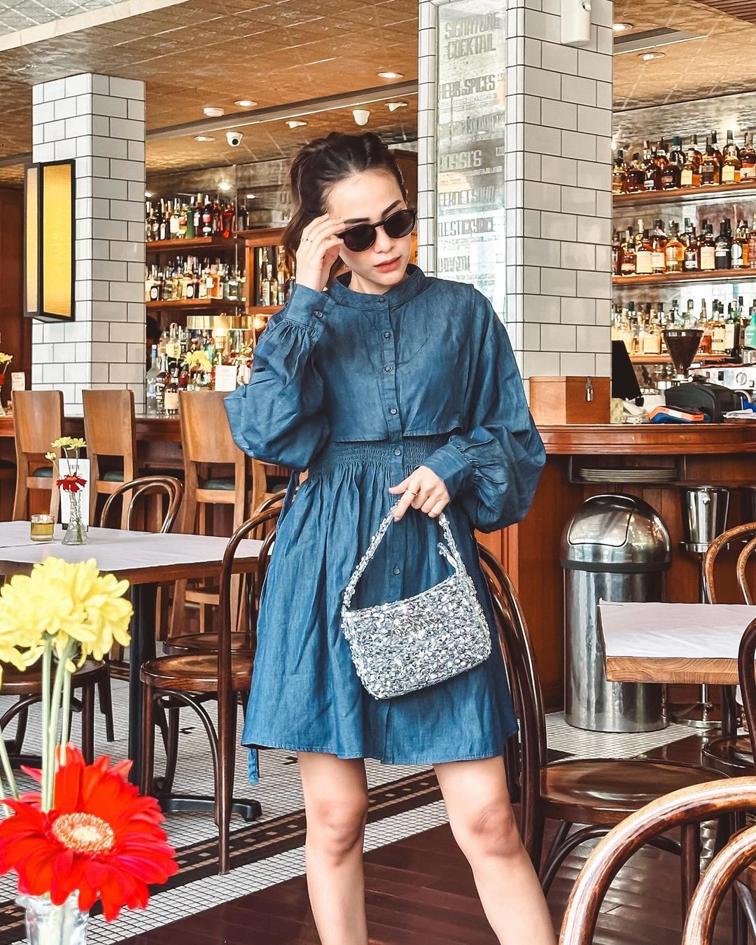 Paullaul mengenakan Delwyn Denim Shiring Mini