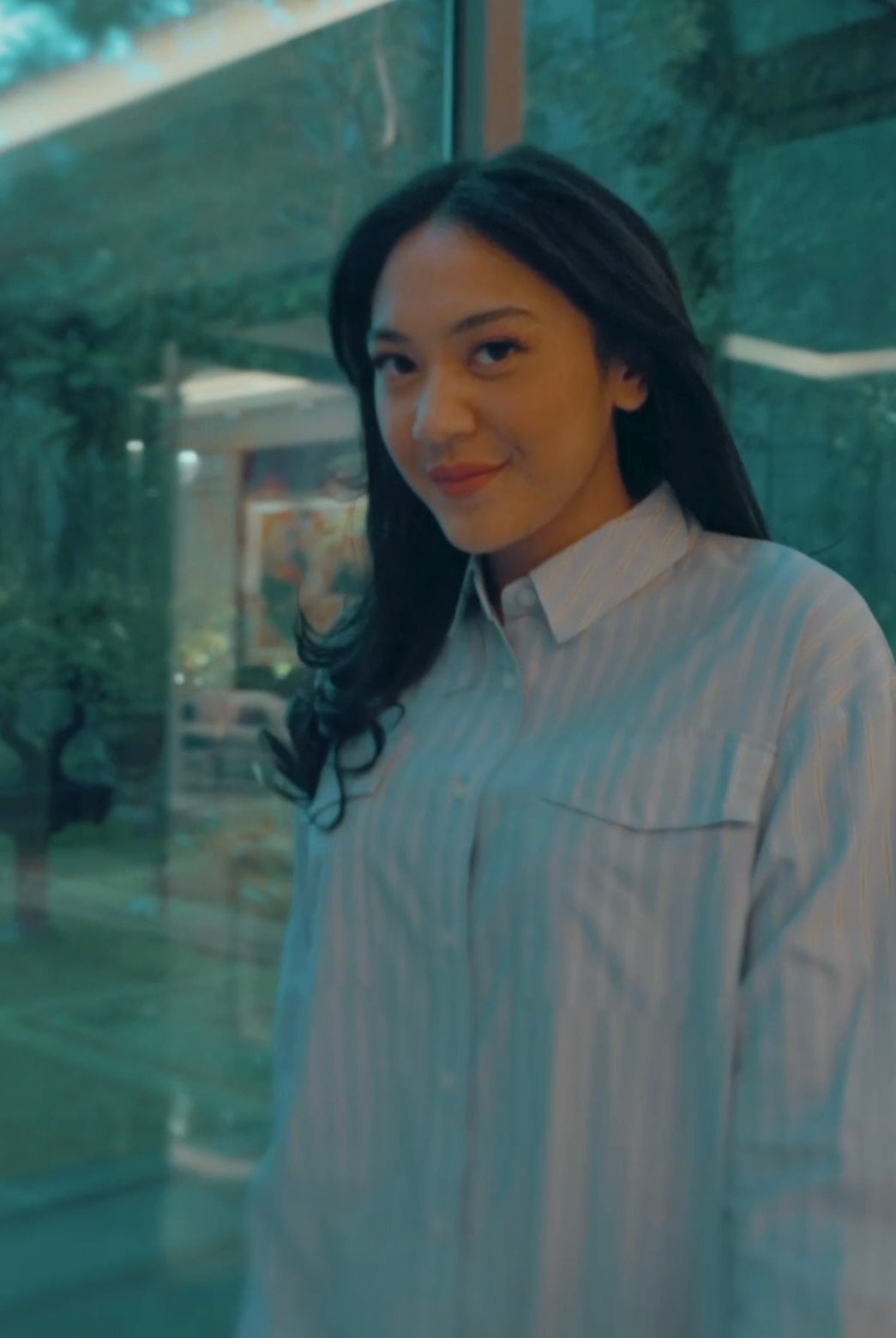 Putri Tanjung menggunakan Shirt Dress Zerrin