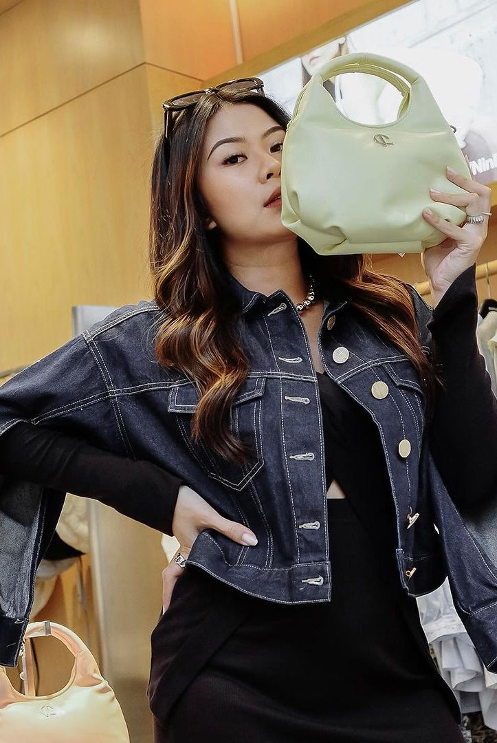 Putu Amelia mengenakan Cloak Denim jacket