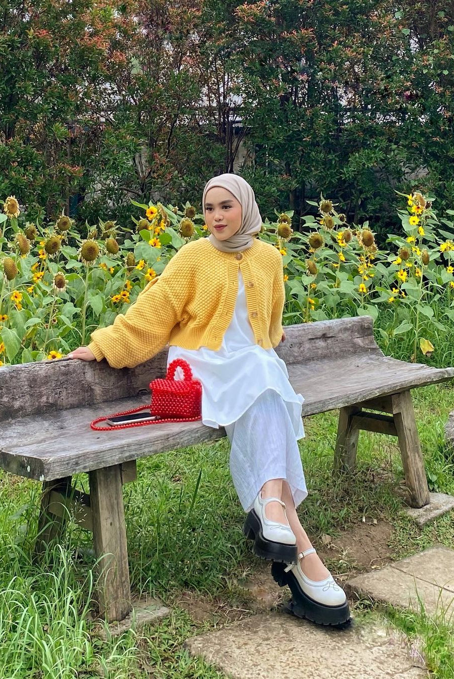 Raihanand mengenakan Averil Set
