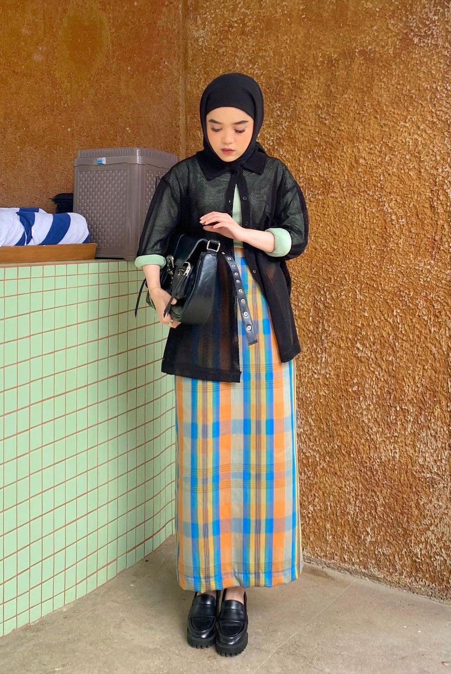 Rok Motif Kotak-kotak Heim dikenakan oleh Raihana