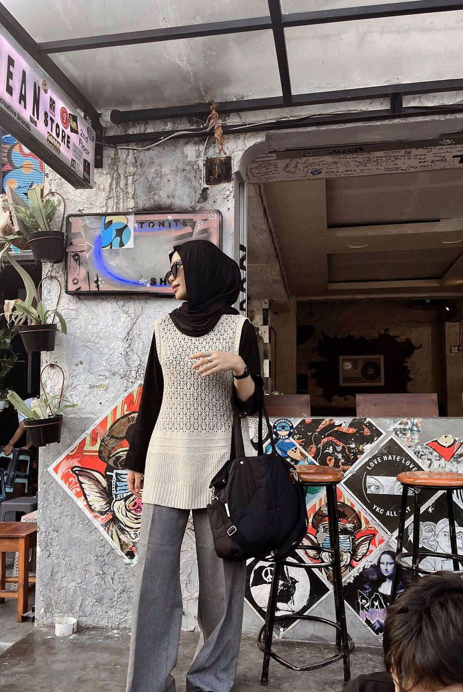 Muhan Faradila mengenakan Saijo Yarn Knit Vest