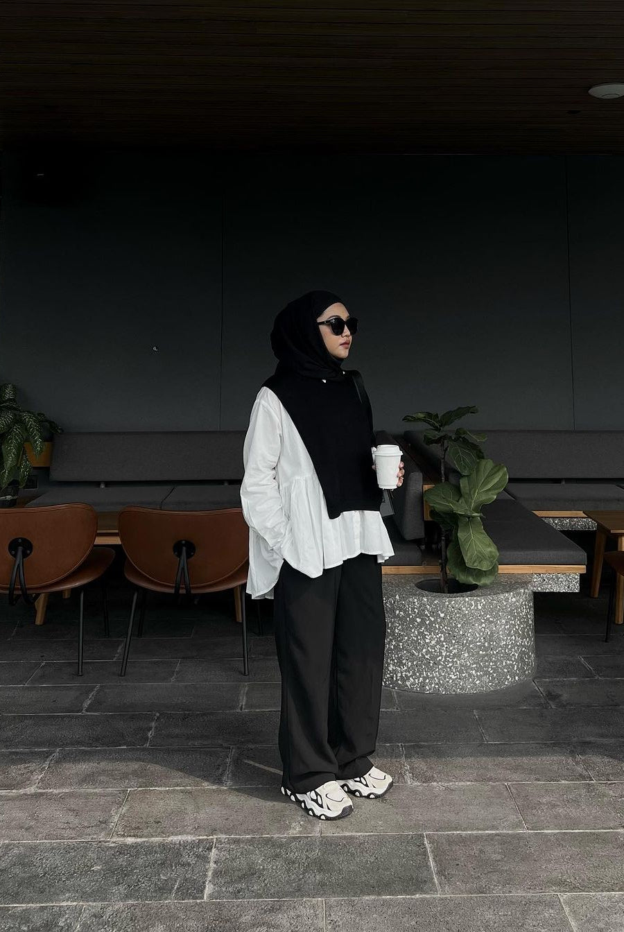 Tabita Larisa Mengenakan Kanaya Set