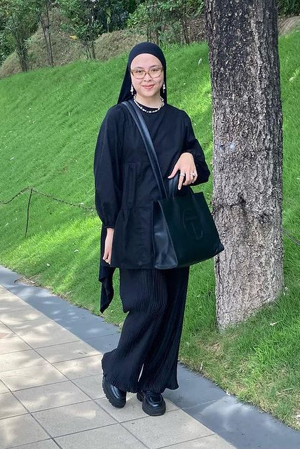 Baju Tunic Polos Tiered Arla - Styling by Amelia Vindy