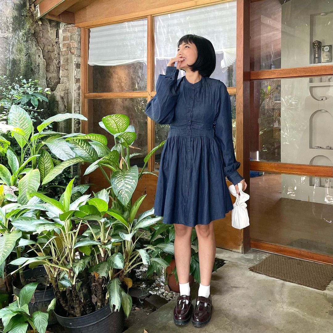 Denim Dress Delwyn Denim Shirring Mini OP - Styling by Bella Anesha