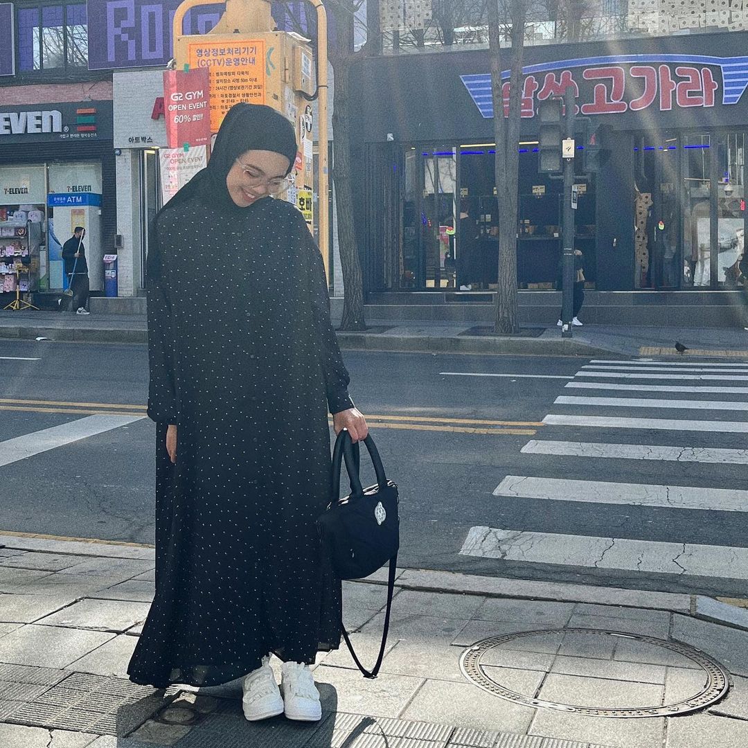 Shirt dress Vilna Back Pleated - Styling by Andi Budrah