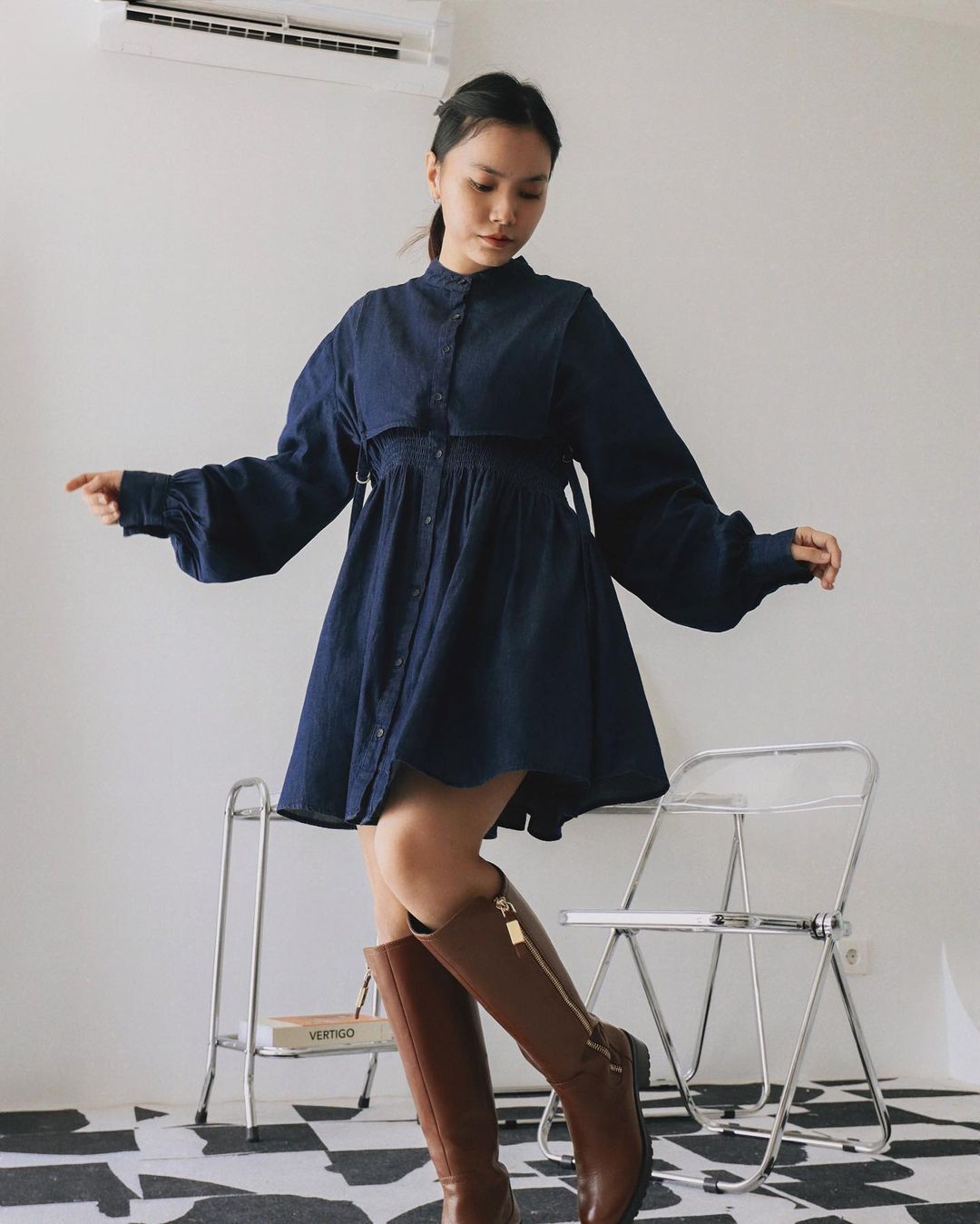 Denim Dress Delwyn Shirring Mini OP - styling by Dheviana Bena