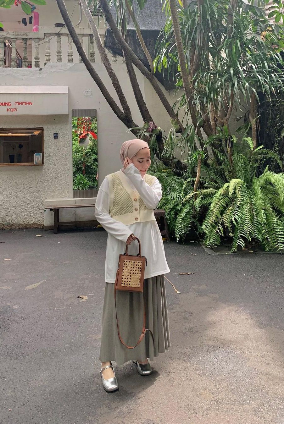 Baju One Set Caralyn - Styling by Eka Maulina