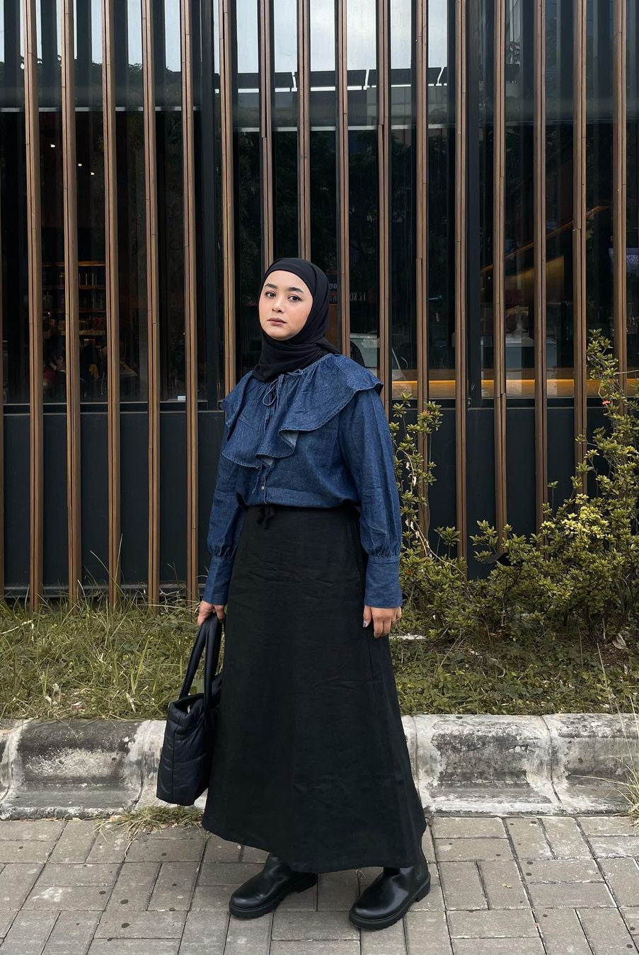 Blouse Kekinian Saada Denim Ruffle Collar - Styling by Mita