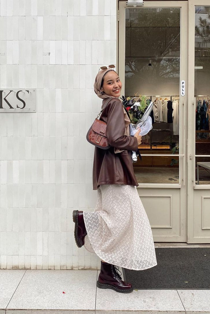 Rok Brokat Leni Leaf Pattern - Styling by Sadrina Octadelya
