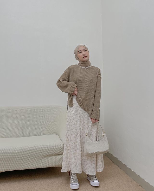 Sweater Rajut Leanore Slab V-neck Pullover - Styling by Denisa Rani
