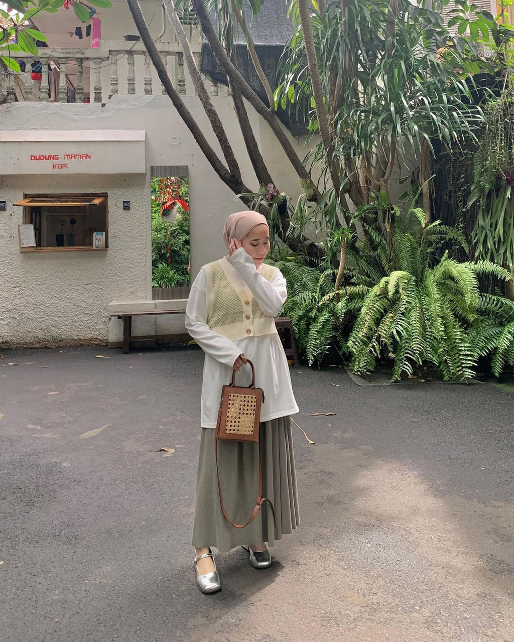 Baju One Set Caralyn - Styling by Eka Maulina