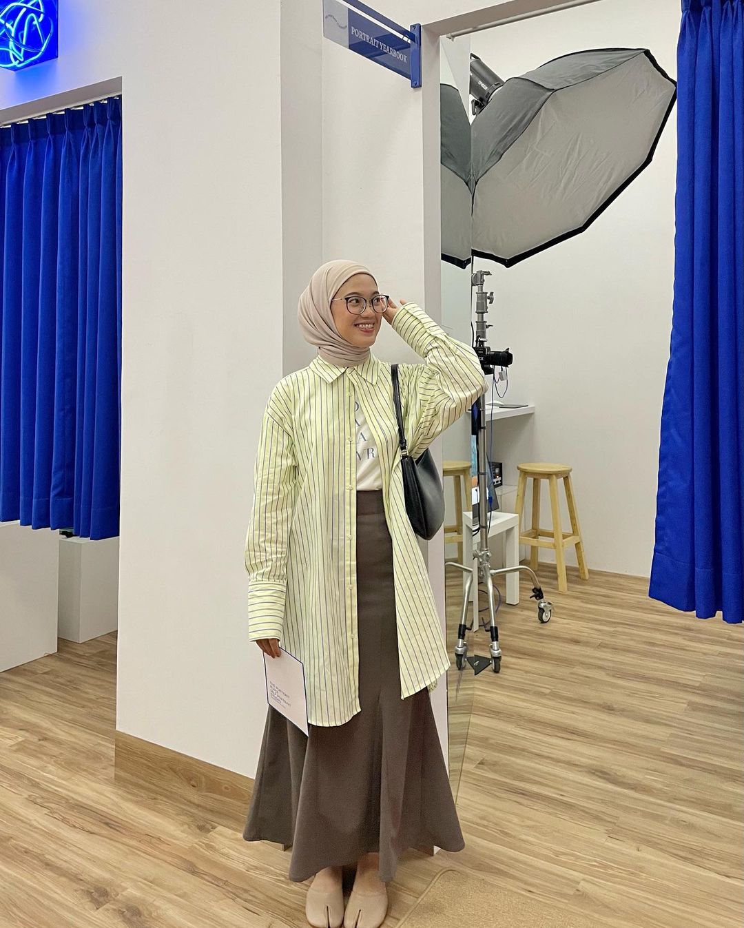 Kemeja Garis Garis Wanita Amity Stripeds Overshirt - Styling by Fitra