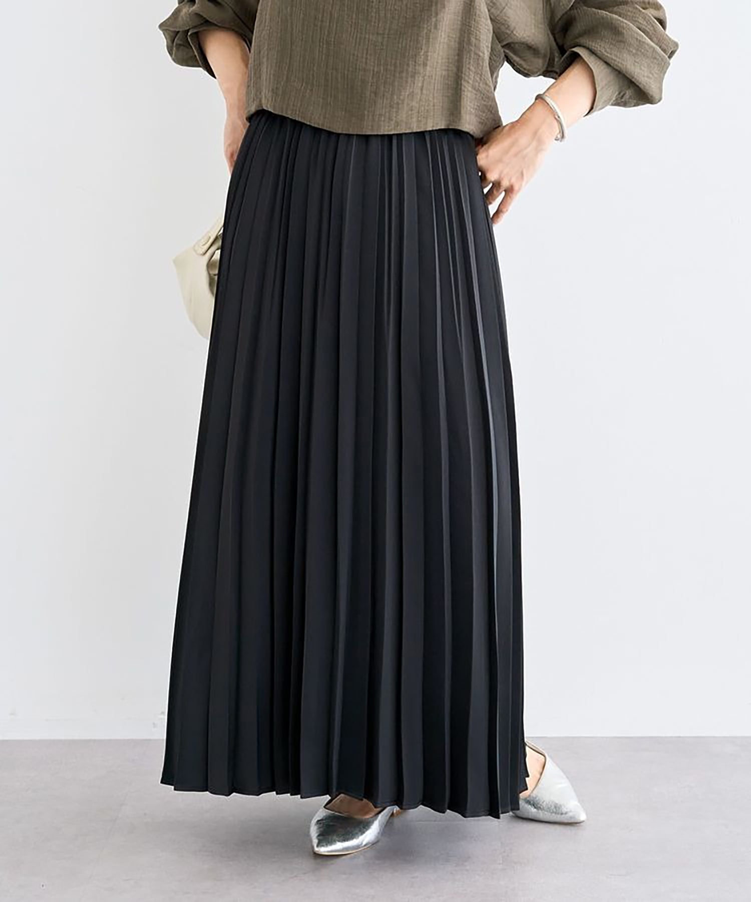 Aokiro Satin pleated skirt - Black - Green Parks